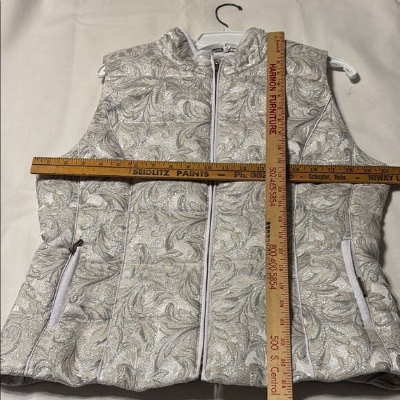 White House Black Market Cream and Gray Quilted Vest - Picture 6 of 9